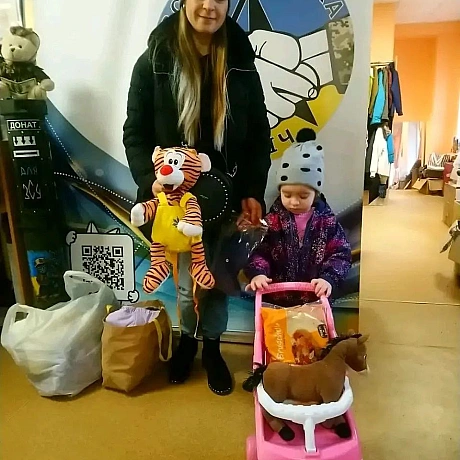 Наші двері завжди відчинені для родин ВПО! Наші гості мають можливість обрати для себе все необхідне: одяг, взуття, побутові реч... - Волонтерська північ на we.ua