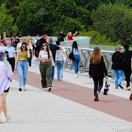 Свята позаду, але в Центральному парку панує легкість та радість.Прогулянки, сміх дітей, відпочинок на лавках - все це дарує в... - Репортер інформує на we.ua