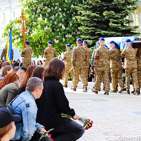 Ми з глибоким сумом прощаємося з Денисом Зеленим, хоробрим українським воїном, який віддав своє життя за нашу свободу.Денис сл... - Репортер інформує на we.ua