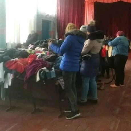 Мешканці міста настільки щедрі в підтримці нашого #БанкОдягу, що іноді виникає добрячий надлишок речей на складі. 📦 Цього разу м... - Волонтерська північ на we.ua