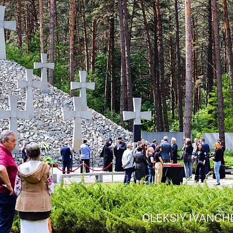 День пам'яті на Биківнянських могилах19 травня - День пам'яті жертв радянського терору на Биківнянських могилах.Тут НКВС розс... - Репортер інформує на we.ua