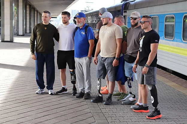 Українські воїни повернулися додому з тріумфом!Українські військові, які брали участь у благодійному марш-кидку ABF Cateran Yo... - Репортер інформує на we.ua
