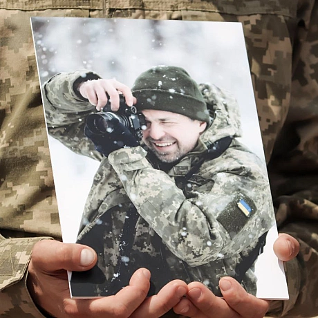 Україна прощається з фотографом-героєм: Арсена Федосенка проводять в останню путь13 червня у Києві, в Михайлівському Золотоверх... - Репортер інформує на we.ua