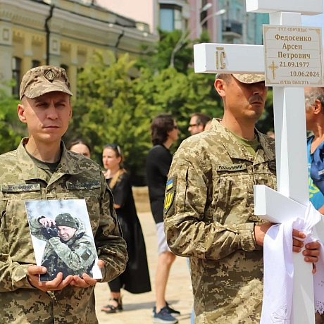 Україна прощається з фотографом-героєм: Арсена Федосенка проводять в останню путь13 червня у Києві, в Михайлівському Золотоверх... - Репортер інформує на we.ua