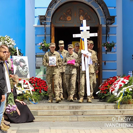 Україна прощається з фотографом-героєм: Арсена Федосенка проводять в останню путь13 червня у Києві, в Михайлівському Золотоверх... - Репортер інформує на we.ua