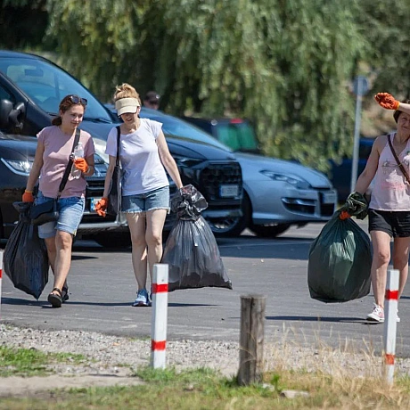 Вчора відбулося продуктивне прибирання Оболонської набережної!Дякуємо всім, хто до нас приєднався!Окрема подяка Міжнародній ... - Волонтерська північ на we.ua