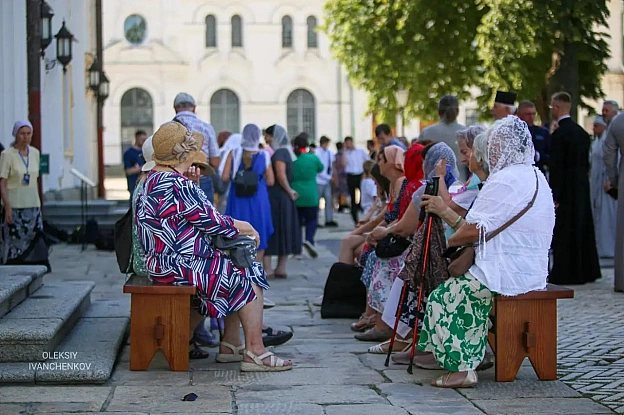 Молитва за УкраїнуВ День Хрещення України-Русі в Києво-Печерській лаврі відбувся святковий молебень за Україну.На вулиці біл... - Репортер інформує на we.ua