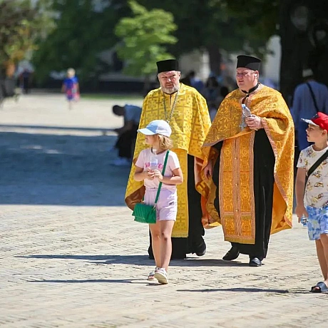 Молитва за УкраїнуВ День Хрещення України-Русі в Києво-Печерській лаврі відбувся святковий молебень за Україну.На вулиці біл... - Репортер інформує на we.ua