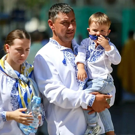Українська показова сім'я.#роботарепортер #києвопечерськалавра #ХрещенняУкраїниРусі - Репортер інформує на we.ua