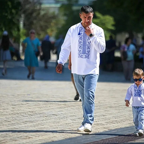 Українська показова сім'я.#роботарепортер #києвопечерськалавра #ХрещенняУкраїниРусі - Репортер інформує на we.ua
