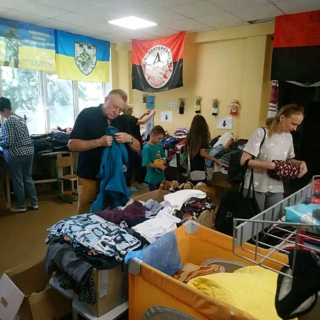 Велике дякуємо всім, хто долучається до роботи нашого Банку одягу! Завдяки вашій щедрості ми можемо допомагати родинам ВПО. #в... - Волонтерська північ на we.ua