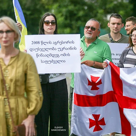 Річниця п'ятиденної війни – це нагода згадати про невизнану війну, яка змінила долі тисяч людей. Сьогоднішня акція під посольств... - Репортер інформує на we.ua
