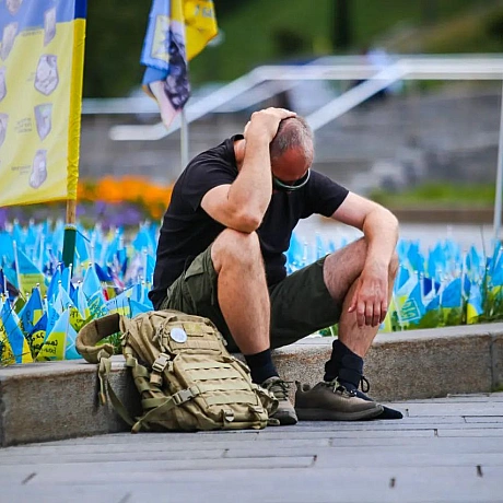 Кожен день наші захисники віддають життя за Україну. Деякі з них досі вважаються зниклими безвісти. Їхні сім'ї живуть у невизна... - Репортер інформує на we.ua