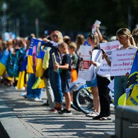 Кожен день наші захисники віддають життя за Україну. Деякі з них досі вважаються зниклими безвісти. Їхні сім'ї живуть у невизна... - Репортер інформує на we.ua