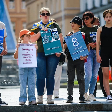 Кожен день наші захисники віддають життя за Україну. Деякі з них досі вважаються зниклими безвісти. Їхні сім'ї живуть у невизна... - Репортер інформує на we.ua