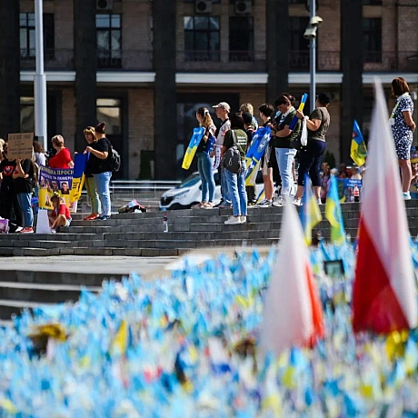 Кожен день наші захисники віддають життя за Україну. Деякі з них досі вважаються зниклими безвісти. Їхні сім'ї живуть у невизна... - Репортер інформує на we.ua