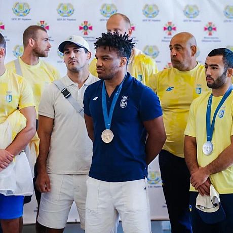 🏅🇺🇦 Жан Беленюк символічним жестом оголосив про завершення своєї кар'єри у спортивній боротьбі. Здобувши перемогу над поляком Ар... - Репортер інформує на we.ua