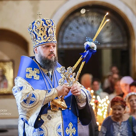 Урочисте богослужіння з нагоди свята Успіння Пресвятої Богородиці відбулося в Успенському соборі Києво-Печерської Лаври. Віряни ... - Репортер інформує на we.ua