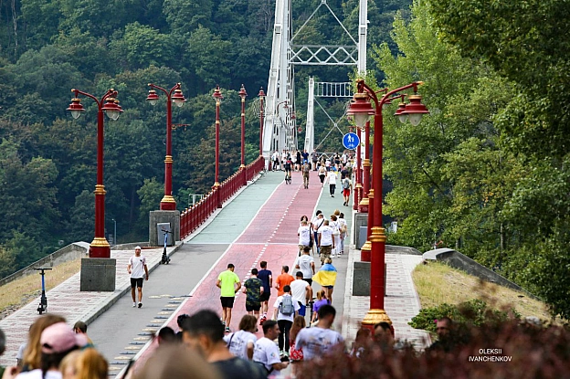Пішохідний містРанкове приготування атракціону 