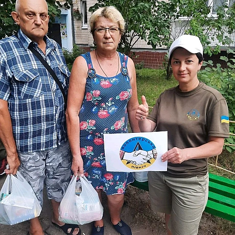Надали допомогу трьом родинам з Покровська, які днями вимушино залишили свої домівки через війну. Надали продуктові набори та за... - Волонтерська північ на we.ua