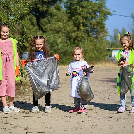 Земля, це наш дім.Не треба смітити.Сьогодні тисячі киян вийшли на прибирання, щоб зробити наше місто чистішим і кращим. Завдя... - Репортер інформує на we.ua