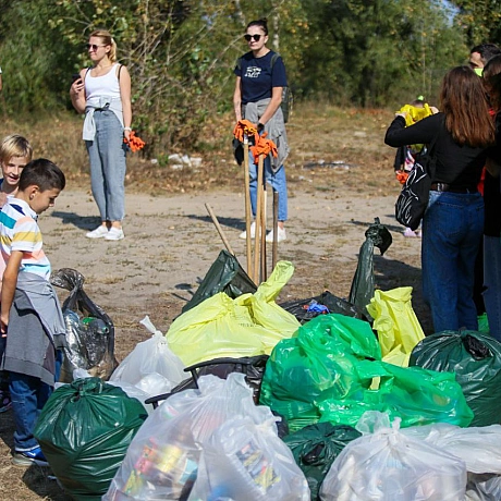 Вчора, в рамках Всесвітнього дня прибирання, ми координували толоку в Києві на Оболоні. Наша локація була від вулиці Прирічній п... - Волонтерська північ на we.ua