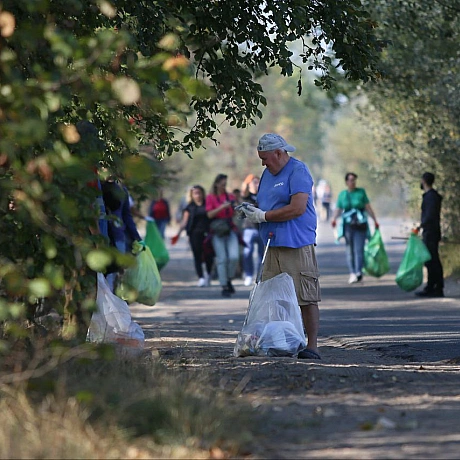 Вчора, в рамках Всесвітнього дня прибирання, ми координували толоку в Києві на Оболоні. Наша локація була від вулиці Прирічній п... - Волонтерська північ на we.ua