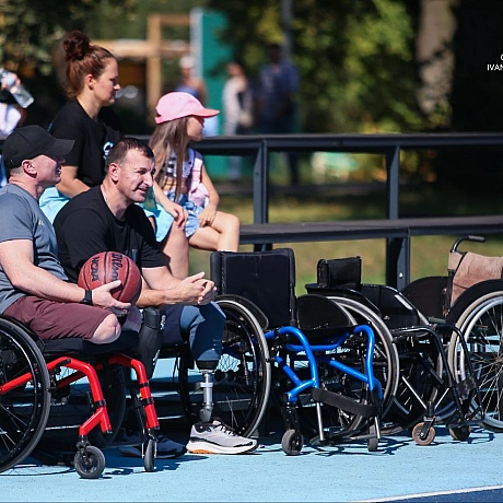 Баскетбол на візках: сила духу та спортивний азарт Баскетбол на візках – це не просто спорт, це справжнє мистецтво подолання с... - Репортер інформує на we.ua