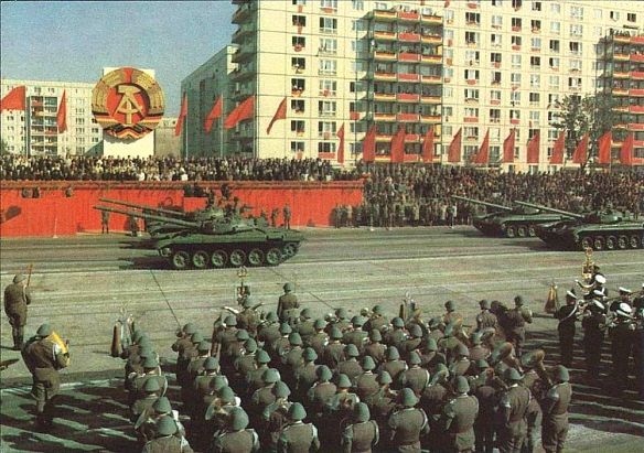 7 жовтня 1949 року на території радянської зони окупації Німеччини було створено Німецьку Демократичну Республіку (НДР) із столи... - WAS на we.ua