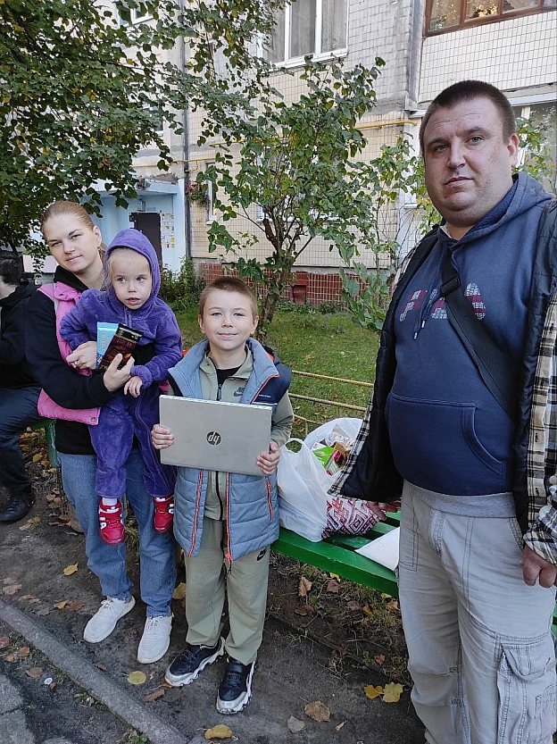 Ми зустрічали особливу родину: двох братів з сім’ями, один з яких – наш захисник, який отримав поранення на фронті. Їхнє життя з... - Волонтерська північ на we.ua