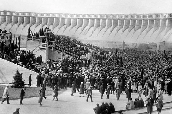10 жовтня 1932 року відбувся урочистий мітинг з приводу пуску першої черги ДніпроГЕСу. Цей день прийнято вважати офіційною датою... - WAS на we.ua