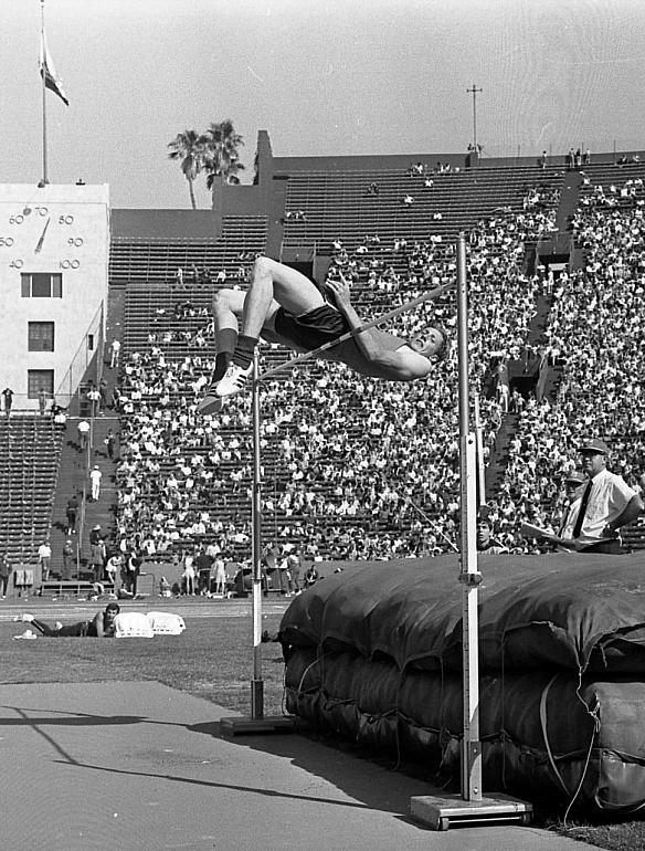 20 жовтня 1968 року на Олімпійських іграх у Мехіко стрибок Діка Фосбері став справжньою революцією у стрибках у висоту. Він подо... - WAS на we.ua