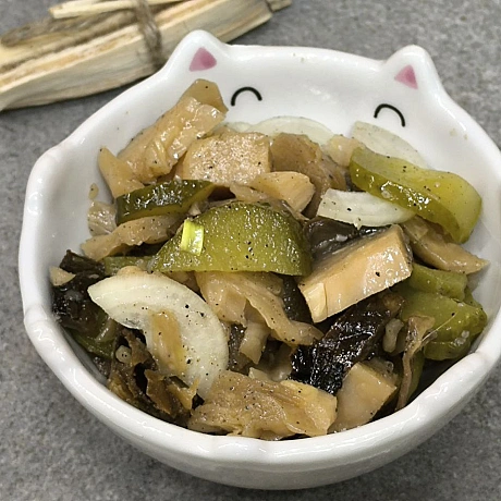 Мені дісталося дещо дуже й дуже особливе. Поштою приїхала дегустаційна коробка Смідинської капусти. Зараз розповім, що це за стр... - Давай займемось текстом on we.ua