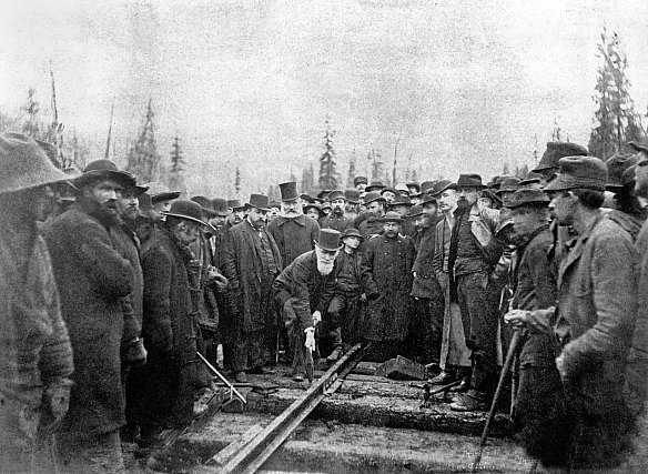 Це одна з найзнаменитіших фотографій в історії Канади. 7 листопада 1885 року в Крейгелаки, Британська Колумбія, Дональд А. Сміт ... - WAS на we.ua