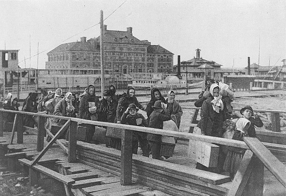 12 листопада 1954 року закрився імміграційний пункт на острові Елліс — місце, яке для мільйонів іммігрантів було \