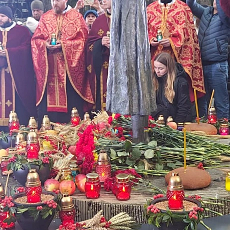 Вшанування пам’яті жертв Голодомору в Києві 🕯Сьогодні в Києві відбулися пам’ятні заходи, присвячені пам\'яті жертв Голодомору ... - Український інститут національної пам'яті на we.ua