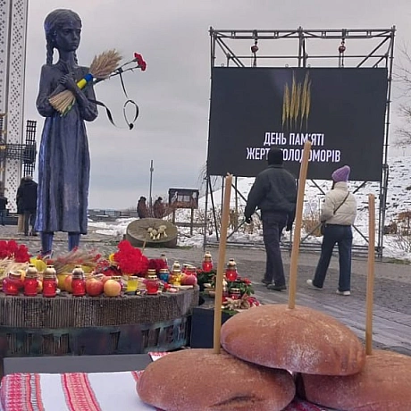Вшанування пам’яті жертв Голодомору в Києві 🕯Сьогодні в Києві відбулися пам’ятні заходи, присвячені пам\'яті жертв Голодомору ... - Український інститут національної пам'яті на we.ua