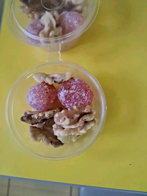 Ми отримуємо різну допомогу - на тижні добродії передали нам мед, також отримали грецькі горіхи. Ми звернулись за допомогою до ... - Волонтерська північ на we.ua