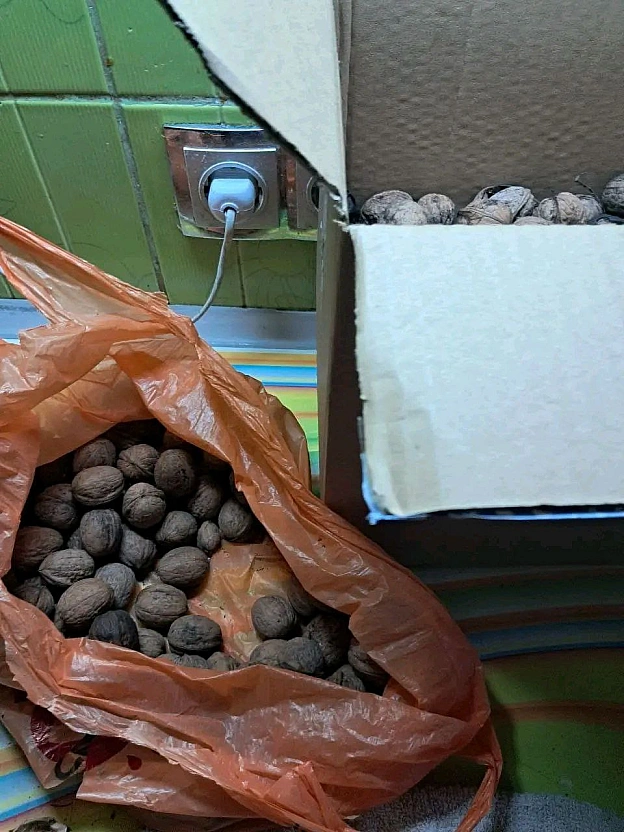 Ми отримуємо різну допомогу - на тижні добродії передали нам мед, також отримали грецькі горіхи. Ми звернулись за допомогою до ... - Волонтерська північ на we.ua