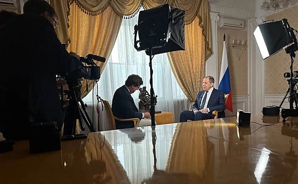 Колишній ведучий телеканалу Fox News Такер Карлсон знову прилетів до Москви і взяв інтерв\'ю тепер вже не в Путіна, а у глави МЗ... - WAS на we.ua