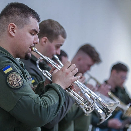 Військовий оркестр 25-ї БрОГП ім.князя Аскольда НГУ 🇺🇦 (в/ч 3030 м.Київ) на благодійному концерті з нагоди відзначення Дня Збро... - Репортер інформує на we.ua