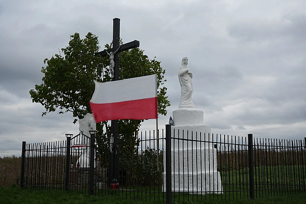 Протягом осені співробітники Українського інституту національної пам’яті здійснили робочі поїздки із обстеження місць поховань т... - Український інститут національної пам'яті на we.ua