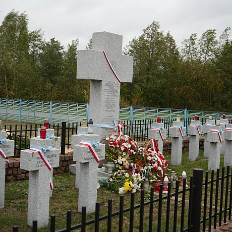 Протягом осені співробітники Українського інституту національної пам’яті здійснили робочі поїздки із обстеження місць поховань т... - Український інститут національної пам'яті на we.ua