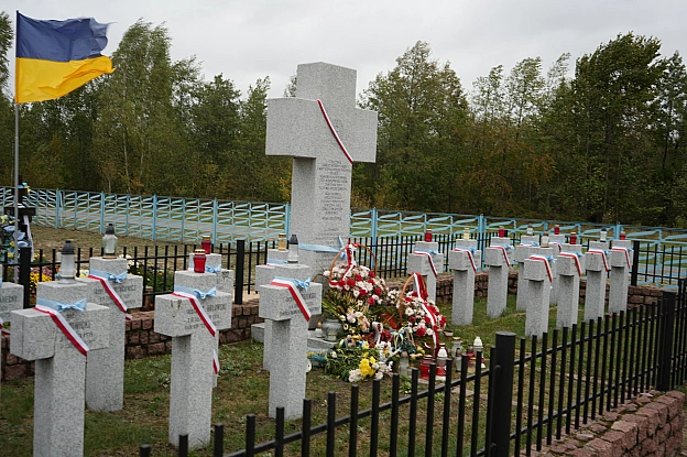 Протягом осені співробітники Українського інституту національної пам’яті здійснили робочі поїздки із обстеження місць поховань т... - Український інститут національної пам'яті на we.ua