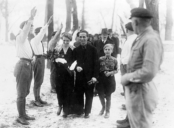 19 грудня 1931 року в Берліні відбулася церемонія одруження Йозефа Геббельса, головного пропагандиста НСДАП, і Магдалени Рітшель... - WAS на we.ua