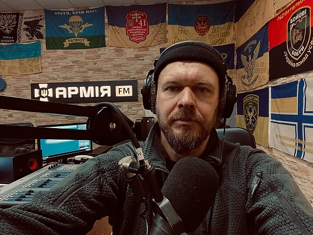 Олександр Положинський, який останнім часом вів авторську програму на радіо, повідомив, що завершився його радіопроект «Вечірній... - Територія А на we.ua