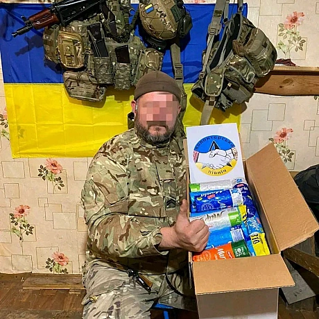 Наші захисники отримали довгоочікувану посилочку! Величезне спасибі Ірині Чуйко та Ruth Schmitt за смачні продукти, засоби гігі... - Волонтерська північ на we.ua