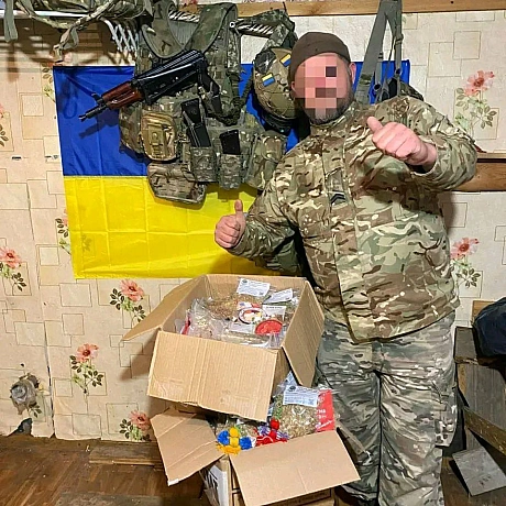 Наші захисники отримали довгоочікувану посилочку! Величезне спасибі Ірині Чуйко та Ruth Schmitt за смачні продукти, засоби гігі... - Волонтерська північ на we.ua