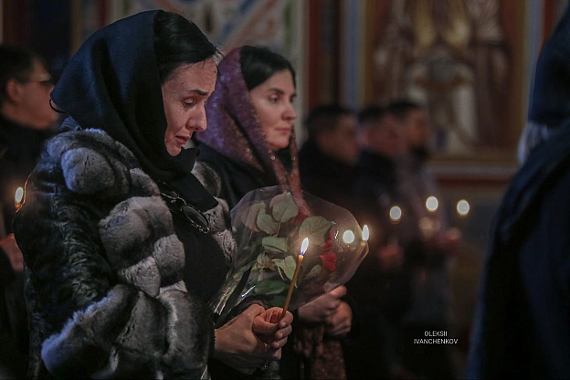 У Києві в Михайлівському золотоверхому монастирі попрощалися з військовослужбовцем Сил спеціальних операцій Горбатенком Олександ... - Репортер інформує на we.ua