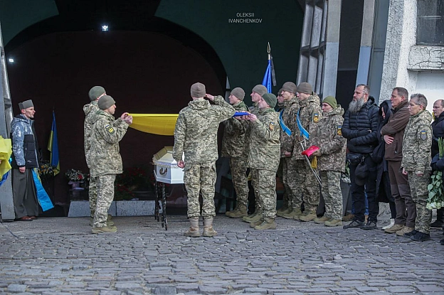 У Києві в Михайлівському золотоверхому монастирі попрощалися з військовослужбовцем Сил спеціальних операцій Горбатенком Олександ... - Репортер інформує на we.ua